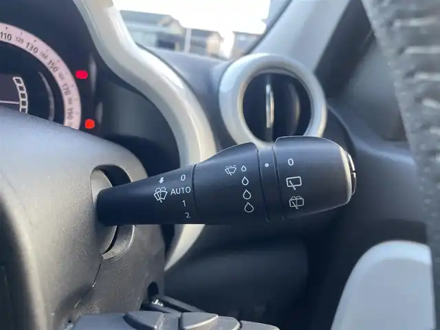 ルノー トゥインゴ インテンス キャンバストップ 栃木県 2017(平29)年 6.1万km 白 キャンバズトップ/クルーズコントロール/純正オーディオ/(CD/AUX/USB)/MTモード付AT/LEDヘッドライト/オートライト/フォグランプ/革巻きステアリング/リモコンキー/スペアキー/フロアマット/純正アルミ15インチ