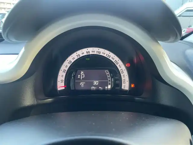 ルノー トゥインゴ インテンス キャンバストップ 栃木県 2017(平29)年 6.1万km 白 キャンバズトップ/クルーズコントロール/純正オーディオ/(CD/AUX/USB)/MTモード付AT/LEDヘッドライト/オートライト/フォグランプ/革巻きステアリング/リモコンキー/スペアキー/フロアマット/純正アルミ15インチ