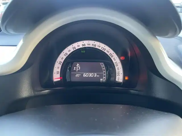 ルノー トゥインゴ インテンス キャンバストップ 栃木県 2017(平29)年 6.1万km 白 キャンバズトップ/クルーズコントロール/純正オーディオ/(CD/AUX/USB)/MTモード付AT/LEDヘッドライト/オートライト/フォグランプ/革巻きステアリング/リモコンキー/スペアキー/フロアマット/純正アルミ15インチ