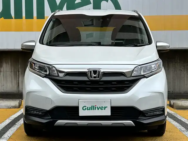 ホンダ フリード＋ クロスター ホンダセンシング 静岡県 2021(令3)年 4万km プラチナホワイトパール 社外8インチナビ/フルセグTV/DVD/CD/SD/MSV/BT/バックカメラ/両側パワースライドドア/ハーフレザーシート/衝突軽減ブレーキ/レーンキープアシスト/レーダークルーズコントロール/ビルトインETC/LEDヘッドライト/LEDフォグライト/ナビ連動前方ドライブレコーダー/ステアリングスイッチ/スマートキー×2/取扱説明書