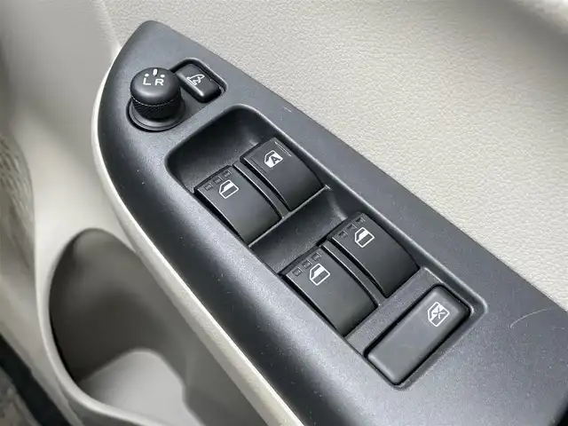 トヨタ パッソ X　S 香川県 2017(平29)年 1.4万km ファイアークォーツレッドM 登録時走行距離：14052km/純正ＳＤナビゲーション/→CD/DVD/BT/→フルセグTV/バックカメラ/前後ドライブレコーダー/ステアリングリモコン/リモコンキー/アイドリングストップ/ハロゲンヘッドライト/ヘッドライトレベライザー/ISOFIX/純正マット/電動格納ミラー