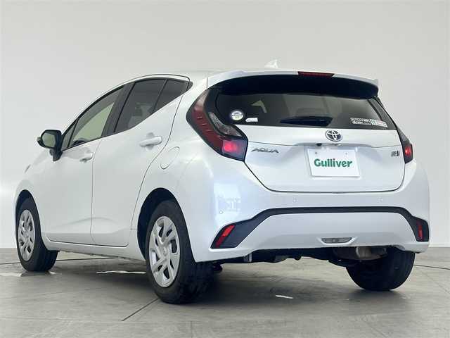 トヨタ アクア G 愛知県 2022(令4)年 4.8万km プラチナホワイトパールマイカ ハイブリット車/純正ディスプレイオーディオ/バックカメラ/ACC/ドライブレコーダー/ビルトインETC/Bluetooth/ステアリングリモコン/革ステアリング/レーンアシスト/オートライト/オートマチックハイビーム/純正LEDヘッドライト/衝突軽減システム/AC100V/スマートキー/コーナーセンサー