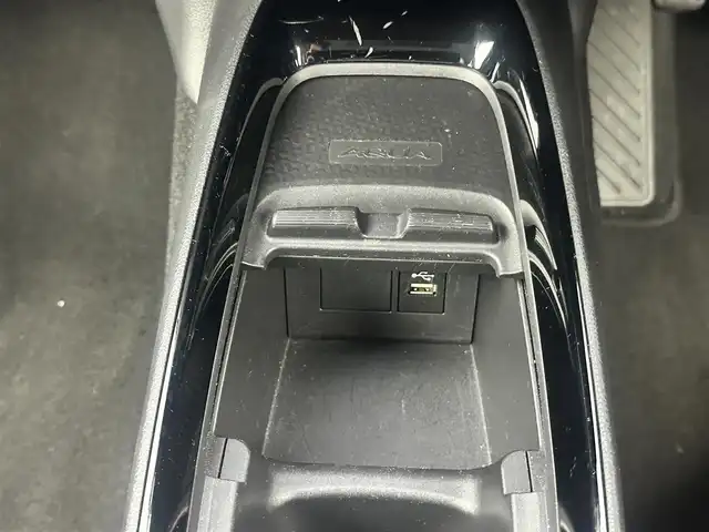 トヨタ アクア G 愛知県 2022(令4)年 4.8万km プラチナホワイトパールマイカ ハイブリット車/純正ディスプレイオーディオ/バックカメラ/ACC/ドライブレコーダー/ビルトインETC/Bluetooth/ステアリングリモコン/革ステアリング/レーンアシスト/オートライト/オートマチックハイビーム/純正LEDヘッドライト/衝突軽減システム/AC100V/スマートキー/コーナーセンサー