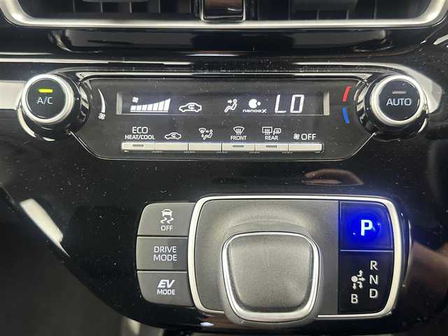 トヨタ アクア G 愛知県 2022(令4)年 4.8万km プラチナホワイトパールマイカ ハイブリット車/純正ディスプレイオーディオ/バックカメラ/ACC/ドライブレコーダー/ビルトインETC/Bluetooth/ステアリングリモコン/革ステアリング/レーンアシスト/オートライト/オートマチックハイビーム/純正LEDヘッドライト/衝突軽減システム/AC100V/スマートキー/コーナーセンサー