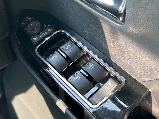ダイハツ タント カスタム RS スタイルセレクション 茨城県 2021(令3)年 4.7万km シャイニングホワイトパール 純正ＳＤナビ　/-BT/フルセグTV/CD/SD/iPod/両側パワースライドドア　/ＥＴＣ　/クルーズコントロール追尾あり　/ドライブレコーダー　/シートヒータ　/-運転席＆助手席/バックカメラ　/コーナーセンサー前後 /LEDライト /アイドリングストップ /純正15インチアルミホイール/パワーウィンドウ/パワーステアリング/プッシュスタート/スペアキー1本