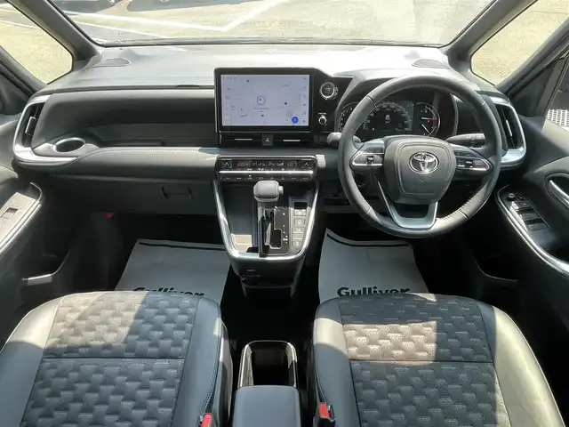 トヨタ ヴォクシー S－Z 愛媛県 2022(令4)年 2.5万km アティチュードブラックマイカ 10.5インチディスプレイオーディオ/（Bluetooth/CD/DVD/HDMI/AppleCarPlay/AndroidAuto/フルセグTV)/14型フリップダウンモニター/バックカメラ/両側パワースライドドア/ビルドインETC2.0/シートヒーター/アダプティブクルーズコントロール/純正17インチアルミホイール/LEDヘッドライト/オートマチックハイビーム/パーキングセンサー/プリクラッシュセーフティー/横滑り防止装置/レーンキープアシスト/盗難防止装置/スペアキー1本/プッシュスタート/スマートキー