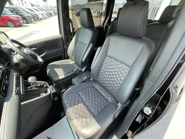 トヨタ ヴォクシー S－Z 愛媛県 2022(令4)年 2.5万km アティチュードブラックマイカ 10.5インチディスプレイオーディオ/（Bluetooth/CD/DVD/HDMI/AppleCarPlay/AndroidAuto/フルセグTV)/14型フリップダウンモニター/バックカメラ/両側パワースライドドア/ビルドインETC2.0/シートヒーター/アダプティブクルーズコントロール/純正17インチアルミホイール/LEDヘッドライト/オートマチックハイビーム/パーキングセンサー/プリクラッシュセーフティー/横滑り防止装置/レーンキープアシスト/盗難防止装置/スペアキー1本/プッシュスタート/スマートキー