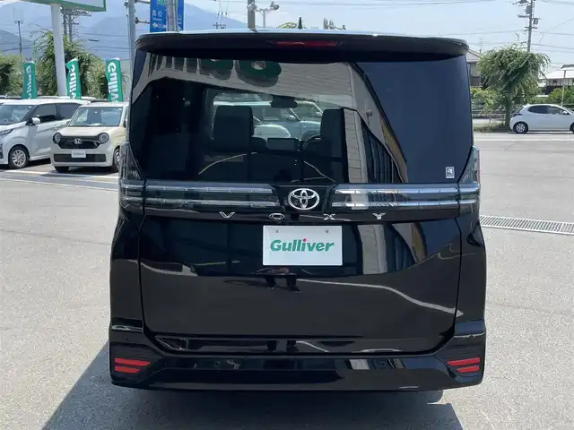 トヨタ ヴォクシー S－Z 愛媛県 2022(令4)年 2.5万km アティチュードブラックマイカ 10.5インチディスプレイオーディオ/（Bluetooth/CD/DVD/HDMI/AppleCarPlay/AndroidAuto/フルセグTV)/14型フリップダウンモニター/バックカメラ/両側パワースライドドア/ビルドインETC2.0/シートヒーター/アダプティブクルーズコントロール/純正17インチアルミホイール/LEDヘッドライト/オートマチックハイビーム/パーキングセンサー/プリクラッシュセーフティー/横滑り防止装置/レーンキープアシスト/盗難防止装置/スペアキー1本/プッシュスタート/スマートキー