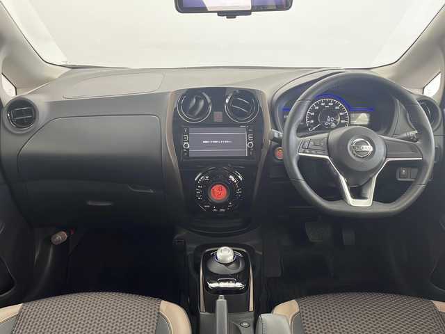 日産 ノート e－パワー メダリスト 茨城県 2017(平29)年 1.2万km プレミアムコロナオレンジ 純正SDナビ/CD/DVD/BT/フルセグテレビ/全方位カメラ/デジタルインナーミラー/エマージェンシーブレーキ/ステアリングスイッチ/革巻きハンドル/プッシュスタート/ハーフレザーシート/純正フロアマット/純正アルミホイール/LEDライト/フォグランプ/オートライト/ドアバイザー/スマートキー