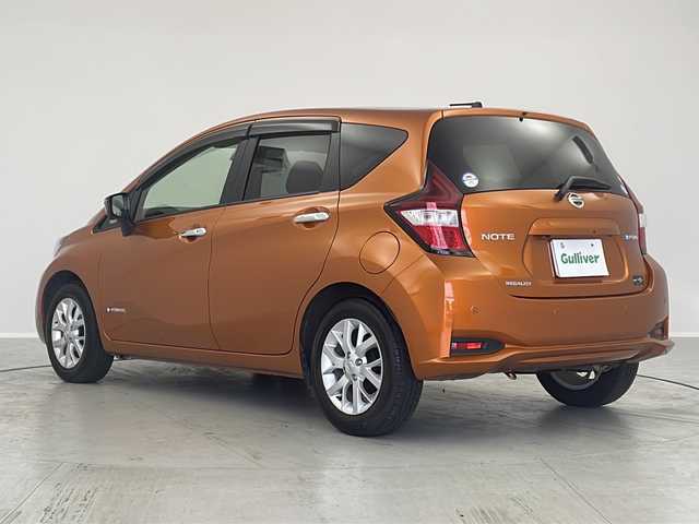 日産 ノート e－パワー メダリスト 茨城県 2017(平29)年 1.2万km プレミアムコロナオレンジ 純正SDナビ/CD/DVD/BT/フルセグテレビ/全方位カメラ/デジタルインナーミラー/エマージェンシーブレーキ/ステアリングスイッチ/革巻きハンドル/プッシュスタート/ハーフレザーシート/純正フロアマット/純正アルミホイール/LEDライト/フォグランプ/オートライト/ドアバイザー/スマートキー