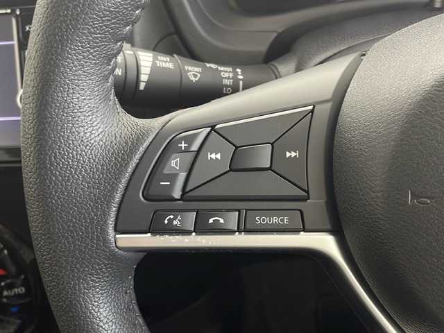 日産 ノート e－パワー メダリスト 茨城県 2017(平29)年 1.2万km プレミアムコロナオレンジ 純正SDナビ/CD/DVD/BT/フルセグテレビ/全方位カメラ/デジタルインナーミラー/エマージェンシーブレーキ/ステアリングスイッチ/革巻きハンドル/プッシュスタート/ハーフレザーシート/純正フロアマット/純正アルミホイール/LEDライト/フォグランプ/オートライト/ドアバイザー/スマートキー