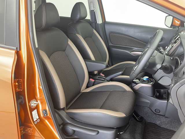 日産 ノート e－パワー メダリスト 茨城県 2017(平29)年 1.2万km プレミアムコロナオレンジ 純正SDナビ/CD/DVD/BT/フルセグテレビ/全方位カメラ/デジタルインナーミラー/エマージェンシーブレーキ/ステアリングスイッチ/革巻きハンドル/プッシュスタート/ハーフレザーシート/純正フロアマット/純正アルミホイール/LEDライト/フォグランプ/オートライト/ドアバイザー/スマートキー