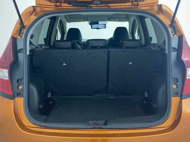 日産 ノート e－パワー メダリスト 茨城県 2017(平29)年 1.2万km プレミアムコロナオレンジ 純正SDナビ/CD/DVD/BT/フルセグテレビ/全方位カメラ/デジタルインナーミラー/エマージェンシーブレーキ/ステアリングスイッチ/革巻きハンドル/プッシュスタート/ハーフレザーシート/純正フロアマット/純正アルミホイール/LEDライト/フォグランプ/オートライト/ドアバイザー/スマートキー