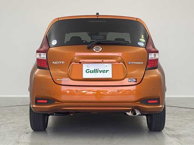 日産 ノート e－パワー メダリスト 茨城県 2017(平29)年 1.2万km プレミアムコロナオレンジ 純正SDナビ/CD/DVD/BT/フルセグテレビ/全方位カメラ/デジタルインナーミラー/エマージェンシーブレーキ/ステアリングスイッチ/革巻きハンドル/プッシュスタート/ハーフレザーシート/純正フロアマット/純正アルミホイール/LEDライト/フォグランプ/オートライト/ドアバイザー/スマートキー