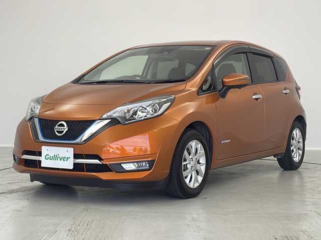 日産 ノート e－パワー メダリスト 茨城県 2017(平29)年 1.2万km プレミアムコロナオレンジ 純正SDナビ/CD/DVD/BT/フルセグテレビ/全方位カメラ/デジタルインナーミラー/エマージェンシーブレーキ/ステアリングスイッチ/革巻きハンドル/プッシュスタート/ハーフレザーシート/純正フロアマット/純正アルミホイール/LEDライト/フォグランプ/オートライト/ドアバイザー/スマートキー