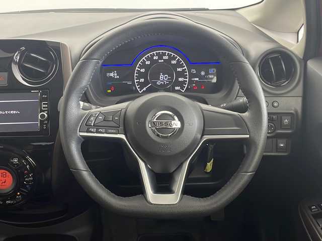 日産 ノート e－パワー メダリスト 茨城県 2017(平29)年 1.2万km プレミアムコロナオレンジ 純正SDナビ/CD/DVD/BT/フルセグテレビ/全方位カメラ/デジタルインナーミラー/エマージェンシーブレーキ/ステアリングスイッチ/革巻きハンドル/プッシュスタート/ハーフレザーシート/純正フロアマット/純正アルミホイール/LEDライト/フォグランプ/オートライト/ドアバイザー/スマートキー