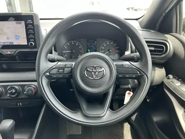 トヨタ ヤリス X 静岡県 2022(令4)年 3.2万km ブラック トヨタセーフティセンス/純正７型ディスプレイオーディオ/バックカメラ/ＢＴオーディオ/ＭＩＲＡＣＡＳＴ/ドラレコ/プロジェクター式ハロゲンヘッドライト/盗難防止装置/サイドカーテンエアバッグ/ＬＤＡ/ＰＣＳ/ＰＫＳＢ/キーレスエントリー/RSA/純正フロアマット/オートハイビーム