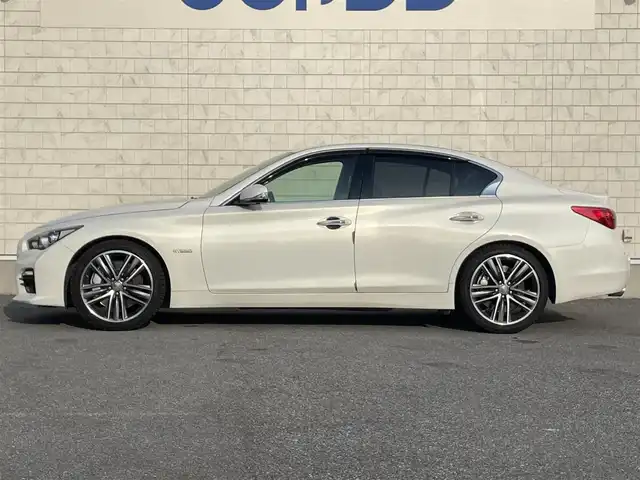 日産 スカイライン ハイブリッド 350GT Type SP 栃木県 2014(平26)年 12.7万km クリスタルホワイトパール 株)IDOMが運営する【じしゃロン小山店】の自社ローン専用車両になります。こちらは現金またはオートローンご利用時の価格です。自社ローンご希望の方は別途その旨お申付け下さい//純正フルセグナビ/（CD/DVD/AM/FMラジオ）/(Bluetooth)/スマートキー/プッシュスタート/バックカメラ/オールアラウンドビュー/ＥＴＣ/インテリジェンスクルーズコントロール/レーンキープアシスト/車線逸脱警報/ドライブレコーダー/コーナーセンサー/パワーシート/シートヒーター/ステアリングリモコン/TPMS/ＢＯＳＥサウンドシステム/電動格納ドアミラー/パワーウインドウ/防眩ミラー/オートライト