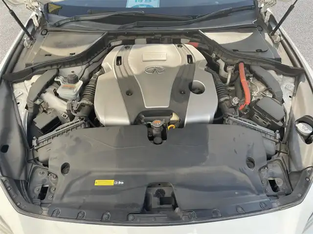 日産 スカイライン ハイブリッド 350GT Type SP 栃木県 2014(平26)年 12.7万km クリスタルホワイトパール 株)IDOMが運営する【じしゃロン小山店】の自社ローン専用車両になります。こちらは現金またはオートローンご利用時の価格です。自社ローンご希望の方は別途その旨お申付け下さい//純正フルセグナビ/（CD/DVD/AM/FMラジオ）/(Bluetooth)/スマートキー/プッシュスタート/バックカメラ/オールアラウンドビュー/ＥＴＣ/インテリジェンスクルーズコントロール/レーンキープアシスト/車線逸脱警報/ドライブレコーダー/コーナーセンサー/パワーシート/シートヒーター/ステアリングリモコン/TPMS/ＢＯＳＥサウンドシステム/電動格納ドアミラー/パワーウインドウ/防眩ミラー/オートライト