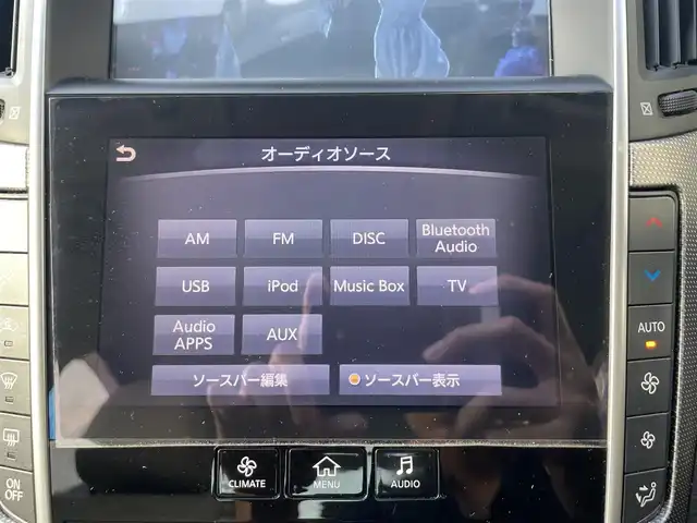 日産 スカイライン ハイブリッド 350GT Type SP 栃木県 2014(平26)年 12.7万km クリスタルホワイトパール 株)IDOMが運営する【じしゃロン小山店】の自社ローン専用車両になります。こちらは現金またはオートローンご利用時の価格です。自社ローンご希望の方は別途その旨お申付け下さい//純正フルセグナビ/（CD/DVD/AM/FMラジオ）/(Bluetooth)/スマートキー/プッシュスタート/バックカメラ/オールアラウンドビュー/ＥＴＣ/インテリジェンスクルーズコントロール/レーンキープアシスト/車線逸脱警報/ドライブレコーダー/コーナーセンサー/パワーシート/シートヒーター/ステアリングリモコン/TPMS/ＢＯＳＥサウンドシステム/電動格納ドアミラー/パワーウインドウ/防眩ミラー/オートライト