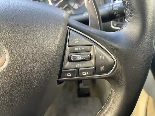 日産 スカイライン ハイブリッド 350GT Type SP 栃木県 2014(平26)年 12.7万km クリスタルホワイトパール 株)IDOMが運営する【じしゃロン小山店】の自社ローン専用車両になります。こちらは現金またはオートローンご利用時の価格です。自社ローンご希望の方は別途その旨お申付け下さい//純正フルセグナビ/（CD/DVD/AM/FMラジオ）/(Bluetooth)/スマートキー/プッシュスタート/バックカメラ/オールアラウンドビュー/ＥＴＣ/インテリジェンスクルーズコントロール/レーンキープアシスト/車線逸脱警報/ドライブレコーダー/コーナーセンサー/パワーシート/シートヒーター/ステアリングリモコン/TPMS/ＢＯＳＥサウンドシステム/電動格納ドアミラー/パワーウインドウ/防眩ミラー/オートライト