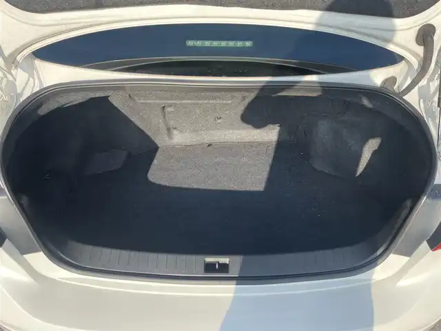 日産 スカイライン ハイブリッド 350GT Type SP 栃木県 2014(平26)年 12.7万km クリスタルホワイトパール 株)IDOMが運営する【じしゃロン小山店】の自社ローン専用車両になります。こちらは現金またはオートローンご利用時の価格です。自社ローンご希望の方は別途その旨お申付け下さい//純正フルセグナビ/（CD/DVD/AM/FMラジオ）/(Bluetooth)/スマートキー/プッシュスタート/バックカメラ/オールアラウンドビュー/ＥＴＣ/インテリジェンスクルーズコントロール/レーンキープアシスト/車線逸脱警報/ドライブレコーダー/コーナーセンサー/パワーシート/シートヒーター/ステアリングリモコン/TPMS/ＢＯＳＥサウンドシステム/電動格納ドアミラー/パワーウインドウ/防眩ミラー/オートライト