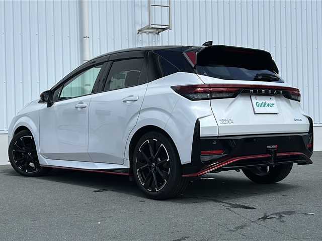 日産 オーラ ニスモ 三重県 2021(令3)年 2.2万km ピュアホワイトパール / スーパーブラック 2トーン 純正ナビ/全周囲カメラ/ＢＳＭ/デジタルインナーミラー/前後ドライブレコーダー/前後コーナーセンサー/ＬＥＤヘッドライト/スペアキー/ビルトインETC2.0/ワンオーナー/レーダークルーズコントロール/電動格納ミラー/禁煙車