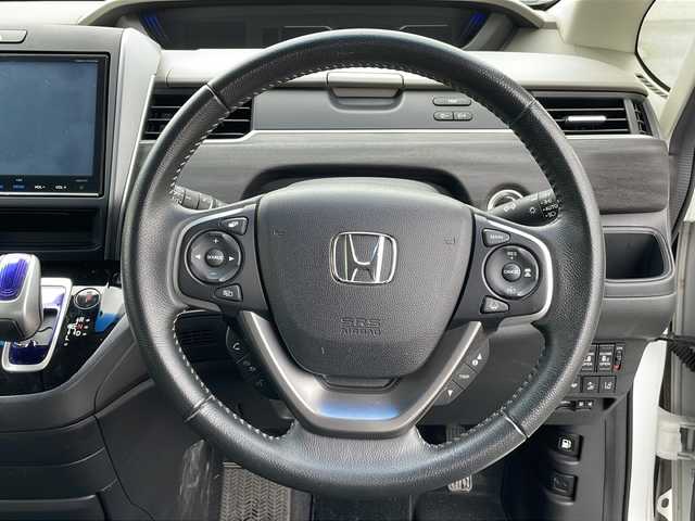 ホンダ フリード＋ ハイブリット G ホンダセンシング 岩手県 2016(平28)年 5.1万km ホワイトオーキッドパール 4WD/純正9インチメモリーナビ/ CD/DVD/Bluetooth/バックカメラ/両側パワースライドドア/HONDA SENSING/・アダプティブクルーズコントロール/・衝突軽減ブレーキ/・車線維持支援システム/・誤発進抑制機能/・先行車発進お知らせ機能/・オートハイビーム/・標識認識機能/ビルトインETC/横滑り防止装置/アイドリングストップ/シートヒーター/オートハイビーム/LEDオートヘッドライト/スマートキー/プッシュスタート/電動格納ミラー/純正15インチAW/純正フロアマット/ドアバイザー/保証書