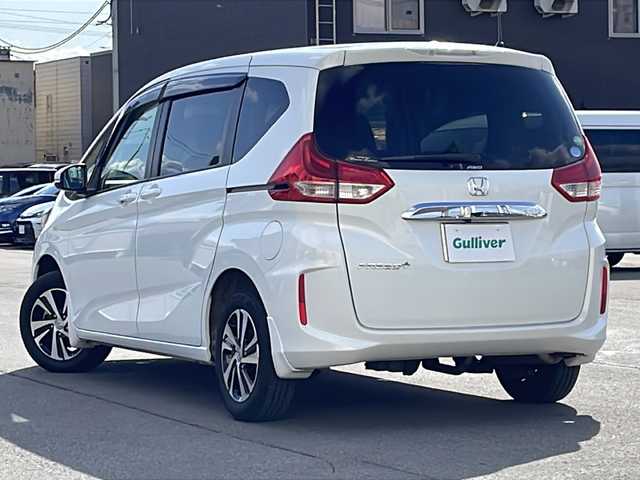 ホンダ フリード＋ G 道北・旭川 2018(平30)年 8.6万km プラチナホワイトパール /4WD//寒冷地仕様//禁煙車//純正ナビ/BT/CD/DVD/SD/フルセグ//片側パワースライドドア//横滑り防止//革巻きステアリング//前席シートヒーター//ハーフレザー//LEDヘッドライトヘッド//オートライト//フロントデアイサー//ＥＴＣ//ステアリングスィッチ//サンシェード//社外AW冬タイヤ積み込み//ドアバイザー