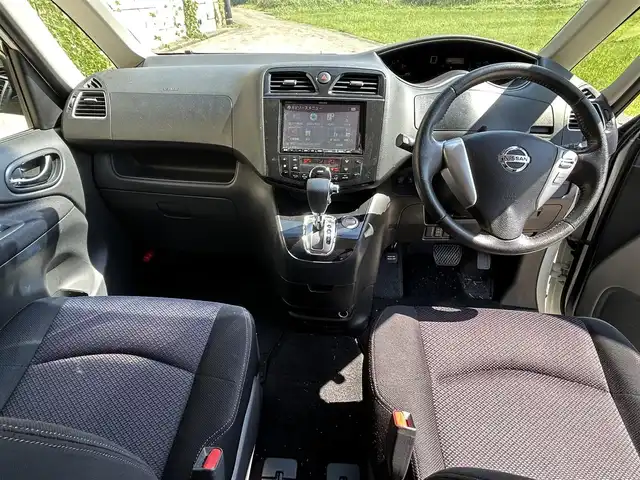 日産 セレナ ハイウェイS G Sハイブリッド 長崎県 2012(平24)年 9.7万km ブリリアントホワイトパール 社外HDDナビ/（CD/DVD/BT/フルセグ）/バックカメラ/フリップダウンモニター/両側パワースライドドア/クルーズコントロール/ETC/オートライト/フォグランプ/電動格納ミラー/スマートキー/プッシュスタート/純正16インチAW