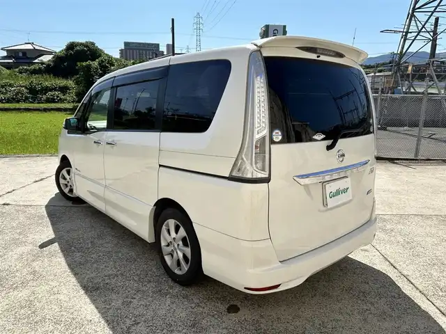日産 セレナ ハイウェイS G Sハイブリッド 長崎県 2012(平24)年 9.7万km ブリリアントホワイトパール 社外HDDナビ/（CD/DVD/BT/フルセグ）/バックカメラ/フリップダウンモニター/両側パワースライドドア/クルーズコントロール/ETC/オートライト/フォグランプ/電動格納ミラー/スマートキー/プッシュスタート/純正16インチAW