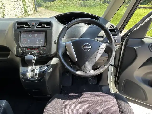 日産 セレナ ハイウェイS G Sハイブリッド 長崎県 2012(平24)年 9.7万km ブリリアントホワイトパール 社外HDDナビ/（CD/DVD/BT/フルセグ）/バックカメラ/フリップダウンモニター/両側パワースライドドア/クルーズコントロール/ETC/オートライト/フォグランプ/電動格納ミラー/スマートキー/プッシュスタート/純正16インチAW