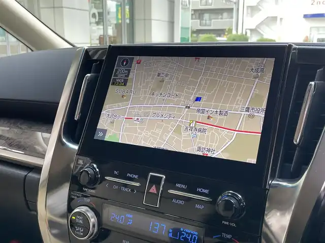 トヨタ アルファードハイブリット エグゼクティブ ラウンジ 東京都 2021(令3)年 4.5万km ホワイトパールクリスタルシャイン ワンオーナー/デジタルインナーミラー/10.5型純正SDナビ/（BTオーディオ/フルセグ）/JBLサウンドシステム/パノラミックビューモニター/フリップダウンモニター/ホワイトレザーシート/セーフティセンス/・プリクラッシュセーフティ/・レーントレーシングアシスト/・レーダークルーズコントロール/ブラインドスポットモニター/前席パワーシート/快適温熱シート/2列目エグゼクティブラウンジシート/・パワーリクライニング/・パワーオットマン/・快適温熱シート/パワーバックドア/両側パワースライドドア/ステアリングヒーター/純正フロアマット/ETC2.0/スペアキー×1/取扱説明書/保証書