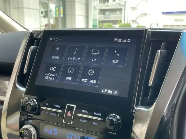 トヨタ アルファードハイブリット エグゼクティブ ラウンジ 東京都 2021(令3)年 4.5万km ホワイトパールクリスタルシャイン ワンオーナー/デジタルインナーミラー/10.5型純正SDナビ/（BTオーディオ/フルセグ）/JBLサウンドシステム/パノラミックビューモニター/フリップダウンモニター/ホワイトレザーシート/セーフティセンス/・プリクラッシュセーフティ/・レーントレーシングアシスト/・レーダークルーズコントロール/ブラインドスポットモニター/前席パワーシート/快適温熱シート/2列目エグゼクティブラウンジシート/・パワーリクライニング/・パワーオットマン/・快適温熱シート/パワーバックドア/両側パワースライドドア/ステアリングヒーター/純正フロアマット/ETC2.0/スペアキー×1/取扱説明書/保証書