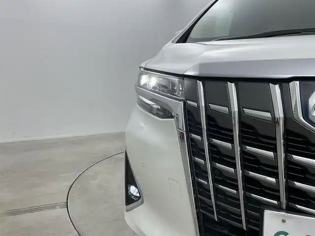 トヨタ アルファードハイブリット エグゼクティブ ラウンジ 岡山県 2021(令3)年 4.5万km ホワイトパールクリスタルシャイン 10.5型純正SDナビ/（BTオーディオ/フルセグ）/JBLサウンドシステム/デジタルインナーミラー/パノラミックビューモニター/12.3インチフリップダウンモニター/ホワイトレザーシート/前席パワーシート/快適温熱シート/2列目エグゼクティブラウンジシート/・パワーリクライニング/・パワーオットマン/・快適温熱シート/ETC2.0/ドライブレコーダー/セーフティセンス/・プリクラッシュセーフティ/・レーントレーシングアシスト/・レーダークルーズコントロール/・BSM/パワーバックドア/両側パワースライドドア/ステアリングヒーター/純正フロアマット