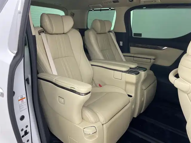 トヨタ アルファードハイブリット エグゼクティブ ラウンジ 岡山県 2021(令3)年 4.5万km ホワイトパールクリスタルシャイン 10.5型純正SDナビ/（BTオーディオ/フルセグ）/JBLサウンドシステム/デジタルインナーミラー/パノラミックビューモニター/12.3インチフリップダウンモニター/ホワイトレザーシート/前席パワーシート/快適温熱シート/2列目エグゼクティブラウンジシート/・パワーリクライニング/・パワーオットマン/・快適温熱シート/ETC2.0/ドライブレコーダー/セーフティセンス/・プリクラッシュセーフティ/・レーントレーシングアシスト/・レーダークルーズコントロール/・BSM/パワーバックドア/両側パワースライドドア/ステアリングヒーター/純正フロアマット