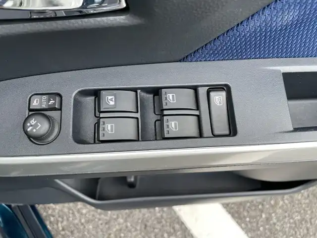 トヨタ タンク カスタムG－T 千葉県 2017(平29)年 4.2万km レーザーブルークリスタルシャイン 純正9インチナビ/(フルセグTV/BT/CD/DVD/FM/AM)/バックカメラ/衝突被害軽減システム/車線逸脱警報/クルーズコントロール/両側パワースライドドア/横滑り防止装置/ビルトインETC2.0/アイドリングストップ/LEDヘッドライト/フォグランプ/オートライト/ウィンカーミラー/電動格納ミラー/純正15インチAW/前席シートヒーター/シートリフター/プッシュスタート/スマートキー/フロアマット/取扱説明書