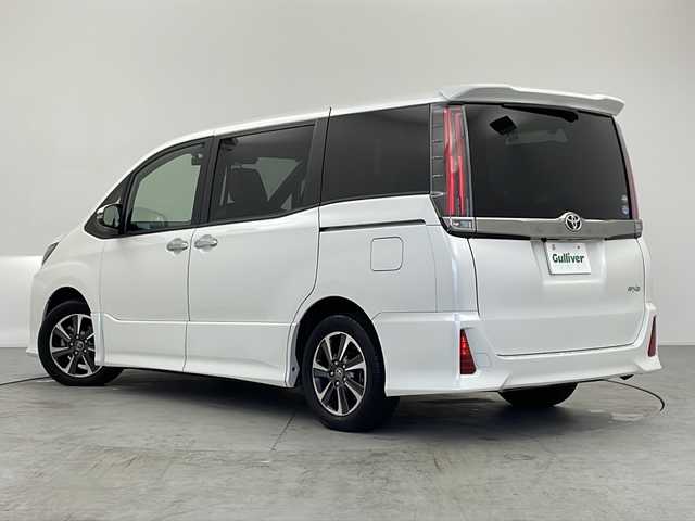 トヨタ ノア Si ダブルバイビー 愛知県 2018(平30)年 4.9万km ホワイトパールクリスタルシャイン /禁煙車//特別仕様車”Si W×B”//純正10インチナビ(NSZN-Z68T)//フルセグTV・AM・FM・CD・DVD・SD・Bluetooth//バックカメラ//ビルトインETC//純正後席フリップダウンモニター//前方ドライブレコーダー(ZDR025)//特別装備/- メッキエクステリアガーニッシュ/- メッキ外側ドアハンドル/- メッキ内側ドアハンドル/- 合皮コンビシート/- 合皮ドアトリム//トヨタセーフティセンス/- プリクラッシュセーフティ/- レーンディパーチャーアラート/- オートハイビーム//クルーズコントロール//LEDヘッドライト//オートライト//LEDフォグランプ//両側パワースライドドア//バックドアイージークローザー//前席シートヒーター//リアオートエアコン//純正16インチアルミホイール//純正フロアマット//革巻きステアリング//ステアリングスイッチ//プッシュスタート//電動格納ミラー//アイドリングストップ//イモビライザー//新車保証書・取扱説明書//スペアキー