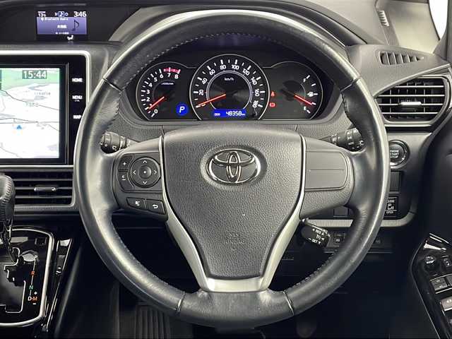 トヨタ ノア Si ダブルバイビー 愛知県 2018(平30)年 4.9万km ホワイトパールクリスタルシャイン /禁煙車//特別仕様車”Si W×B”//純正10インチナビ(NSZN-Z68T)//フルセグTV・AM・FM・CD・DVD・SD・Bluetooth//バックカメラ//ビルトインETC//純正後席フリップダウンモニター//前方ドライブレコーダー(ZDR025)//特別装備/- メッキエクステリアガーニッシュ/- メッキ外側ドアハンドル/- メッキ内側ドアハンドル/- 合皮コンビシート/- 合皮ドアトリム//トヨタセーフティセンス/- プリクラッシュセーフティ/- レーンディパーチャーアラート/- オートハイビーム//クルーズコントロール//LEDヘッドライト//オートライト//LEDフォグランプ//両側パワースライドドア//バックドアイージークローザー//前席シートヒーター//リアオートエアコン//純正16インチアルミホイール//純正フロアマット//革巻きステアリング//ステアリングスイッチ//プッシュスタート//電動格納ミラー//アイドリングストップ//イモビライザー//新車保証書・取扱説明書//スペアキー