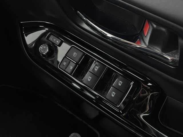 トヨタ ノア Si ダブルバイビー 愛知県 2018(平30)年 4.9万km ホワイトパールクリスタルシャイン /禁煙車//特別仕様車”Si W×B”//純正10インチナビ(NSZN-Z68T)//フルセグTV・AM・FM・CD・DVD・SD・Bluetooth//バックカメラ//ビルトインETC//純正後席フリップダウンモニター//前方ドライブレコーダー(ZDR025)//特別装備/- メッキエクステリアガーニッシュ/- メッキ外側ドアハンドル/- メッキ内側ドアハンドル/- 合皮コンビシート/- 合皮ドアトリム//トヨタセーフティセンス/- プリクラッシュセーフティ/- レーンディパーチャーアラート/- オートハイビーム//クルーズコントロール//LEDヘッドライト//オートライト//LEDフォグランプ//両側パワースライドドア//バックドアイージークローザー//前席シートヒーター//リアオートエアコン//純正16インチアルミホイール//純正フロアマット//革巻きステアリング//ステアリングスイッチ//プッシュスタート//電動格納ミラー//アイドリングストップ//イモビライザー//新車保証書・取扱説明書//スペアキー