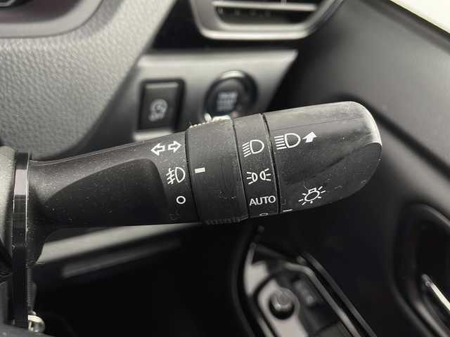 トヨタ ノア Si ダブルバイビー 愛知県 2018(平30)年 4.9万km ホワイトパールクリスタルシャイン /禁煙車//特別仕様車”Si W×B”//純正10インチナビ(NSZN-Z68T)//フルセグTV・AM・FM・CD・DVD・SD・Bluetooth//バックカメラ//ビルトインETC//純正後席フリップダウンモニター//前方ドライブレコーダー(ZDR025)//特別装備/- メッキエクステリアガーニッシュ/- メッキ外側ドアハンドル/- メッキ内側ドアハンドル/- 合皮コンビシート/- 合皮ドアトリム//トヨタセーフティセンス/- プリクラッシュセーフティ/- レーンディパーチャーアラート/- オートハイビーム//クルーズコントロール//LEDヘッドライト//オートライト//LEDフォグランプ//両側パワースライドドア//バックドアイージークローザー//前席シートヒーター//リアオートエアコン//純正16インチアルミホイール//純正フロアマット//革巻きステアリング//ステアリングスイッチ//プッシュスタート//電動格納ミラー//アイドリングストップ//イモビライザー//新車保証書・取扱説明書//スペアキー