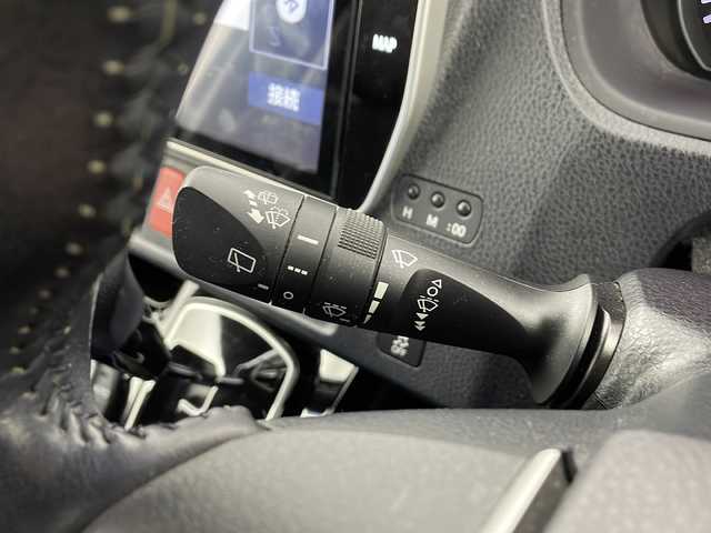 トヨタ ノア Si ダブルバイビー 愛知県 2018(平30)年 4.9万km ホワイトパールクリスタルシャイン /禁煙車//特別仕様車”Si W×B”//純正10インチナビ(NSZN-Z68T)//フルセグTV・AM・FM・CD・DVD・SD・Bluetooth//バックカメラ//ビルトインETC//純正後席フリップダウンモニター//前方ドライブレコーダー(ZDR025)//特別装備/- メッキエクステリアガーニッシュ/- メッキ外側ドアハンドル/- メッキ内側ドアハンドル/- 合皮コンビシート/- 合皮ドアトリム//トヨタセーフティセンス/- プリクラッシュセーフティ/- レーンディパーチャーアラート/- オートハイビーム//クルーズコントロール//LEDヘッドライト//オートライト//LEDフォグランプ//両側パワースライドドア//バックドアイージークローザー//前席シートヒーター//リアオートエアコン//純正16インチアルミホイール//純正フロアマット//革巻きステアリング//ステアリングスイッチ//プッシュスタート//電動格納ミラー//アイドリングストップ//イモビライザー//新車保証書・取扱説明書//スペアキー