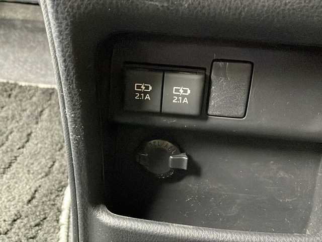 トヨタ ノア Si ダブルバイビー 愛知県 2018(平30)年 4.9万km ホワイトパールクリスタルシャイン /禁煙車//特別仕様車”Si W×B”//純正10インチナビ(NSZN-Z68T)//フルセグTV・AM・FM・CD・DVD・SD・Bluetooth//バックカメラ//ビルトインETC//純正後席フリップダウンモニター//前方ドライブレコーダー(ZDR025)//特別装備/- メッキエクステリアガーニッシュ/- メッキ外側ドアハンドル/- メッキ内側ドアハンドル/- 合皮コンビシート/- 合皮ドアトリム//トヨタセーフティセンス/- プリクラッシュセーフティ/- レーンディパーチャーアラート/- オートハイビーム//クルーズコントロール//LEDヘッドライト//オートライト//LEDフォグランプ//両側パワースライドドア//バックドアイージークローザー//前席シートヒーター//リアオートエアコン//純正16インチアルミホイール//純正フロアマット//革巻きステアリング//ステアリングスイッチ//プッシュスタート//電動格納ミラー//アイドリングストップ//イモビライザー//新車保証書・取扱説明書//スペアキー