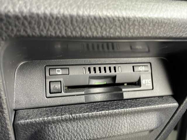 トヨタ ノア Si ダブルバイビー 愛知県 2018(平30)年 4.9万km ホワイトパールクリスタルシャイン /禁煙車//特別仕様車”Si W×B”//純正10インチナビ(NSZN-Z68T)//フルセグTV・AM・FM・CD・DVD・SD・Bluetooth//バックカメラ//ビルトインETC//純正後席フリップダウンモニター//前方ドライブレコーダー(ZDR025)//特別装備/- メッキエクステリアガーニッシュ/- メッキ外側ドアハンドル/- メッキ内側ドアハンドル/- 合皮コンビシート/- 合皮ドアトリム//トヨタセーフティセンス/- プリクラッシュセーフティ/- レーンディパーチャーアラート/- オートハイビーム//クルーズコントロール//LEDヘッドライト//オートライト//LEDフォグランプ//両側パワースライドドア//バックドアイージークローザー//前席シートヒーター//リアオートエアコン//純正16インチアルミホイール//純正フロアマット//革巻きステアリング//ステアリングスイッチ//プッシュスタート//電動格納ミラー//アイドリングストップ//イモビライザー//新車保証書・取扱説明書//スペアキー