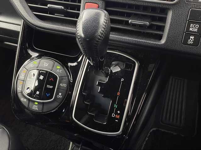 トヨタ ノア Si ダブルバイビー 愛知県 2018(平30)年 4.9万km ホワイトパールクリスタルシャイン /禁煙車//特別仕様車”Si W×B”//純正10インチナビ(NSZN-Z68T)//フルセグTV・AM・FM・CD・DVD・SD・Bluetooth//バックカメラ//ビルトインETC//純正後席フリップダウンモニター//前方ドライブレコーダー(ZDR025)//特別装備/- メッキエクステリアガーニッシュ/- メッキ外側ドアハンドル/- メッキ内側ドアハンドル/- 合皮コンビシート/- 合皮ドアトリム//トヨタセーフティセンス/- プリクラッシュセーフティ/- レーンディパーチャーアラート/- オートハイビーム//クルーズコントロール//LEDヘッドライト//オートライト//LEDフォグランプ//両側パワースライドドア//バックドアイージークローザー//前席シートヒーター//リアオートエアコン//純正16インチアルミホイール//純正フロアマット//革巻きステアリング//ステアリングスイッチ//プッシュスタート//電動格納ミラー//アイドリングストップ//イモビライザー//新車保証書・取扱説明書//スペアキー