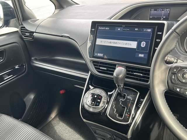 トヨタ ヴォクシー ZS 煌Ⅱ 岐阜県 2020(令2)年 3.4万km ブラック 登録時走行距離：33725km/純正ナビ（NSZT-Z68T）/純正フリップダウンモニター/バックカメラ/フルセグテレビ・Bluetooth・CD/レーダークルーズコントロール/レーンキープアシスト/両側パワースライドドア/LEDヘッドライト/オートライト/オートハイビーム/純正16インチアルミホイール/アイドリングストップ/プッシュスタート/スマートキー