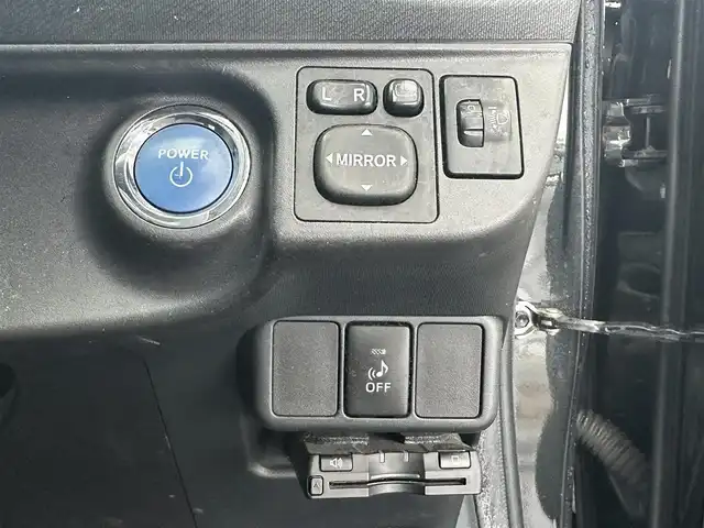 トヨタ アクア S 愛知県 2013(平25)年 14.5万km グレーメタリック ワンオーナー/SDナビ/フルセグテレビ/バックカメラ/アイドリングストップ/ウィンカーミラー/ドアバイザー/プッシュスタート/ETC/AAC/Bluetooth/純正フロアマット/前後コーナーセンサー/オートライト/ステアリングスイッチ/車両接近警報オフ切り替えスイッチ/ヘッドライトクリーナースイッチ/保証書/取扱説明書/スマートキー2本