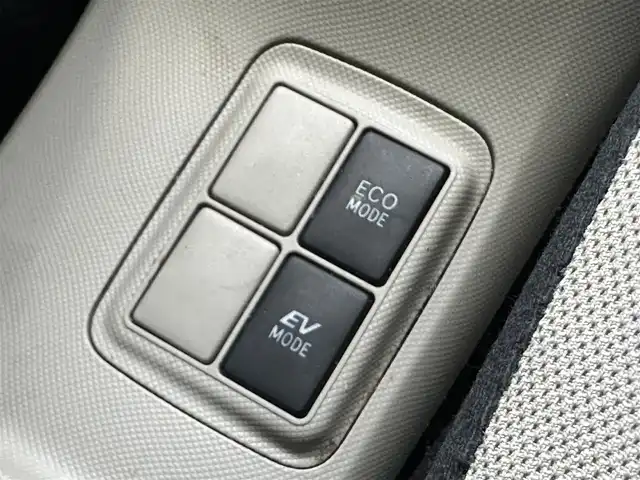 トヨタ アクア S 愛知県 2013(平25)年 14.5万km グレーメタリック ワンオーナー/SDナビ/フルセグテレビ/バックカメラ/アイドリングストップ/ウィンカーミラー/ドアバイザー/プッシュスタート/ETC/AAC/Bluetooth/純正フロアマット/前後コーナーセンサー/オートライト/ステアリングスイッチ/車両接近警報オフ切り替えスイッチ/ヘッドライトクリーナースイッチ/保証書/取扱説明書/スマートキー2本