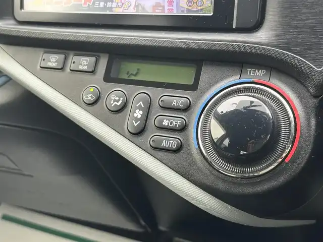 トヨタ アクア S 愛知県 2013(平25)年 14.5万km グレーメタリック ワンオーナー/SDナビ/フルセグテレビ/バックカメラ/アイドリングストップ/ウィンカーミラー/ドアバイザー/プッシュスタート/ETC/AAC/Bluetooth/純正フロアマット/前後コーナーセンサー/オートライト/ステアリングスイッチ/車両接近警報オフ切り替えスイッチ/ヘッドライトクリーナースイッチ/保証書/取扱説明書/スマートキー2本