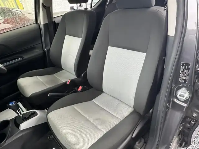 トヨタ アクア S 愛知県 2013(平25)年 14.5万km グレーメタリック ワンオーナー/SDナビ/フルセグテレビ/バックカメラ/アイドリングストップ/ウィンカーミラー/ドアバイザー/プッシュスタート/ETC/AAC/Bluetooth/純正フロアマット/前後コーナーセンサー/オートライト/ステアリングスイッチ/車両接近警報オフ切り替えスイッチ/ヘッドライトクリーナースイッチ/保証書/取扱説明書/スマートキー2本